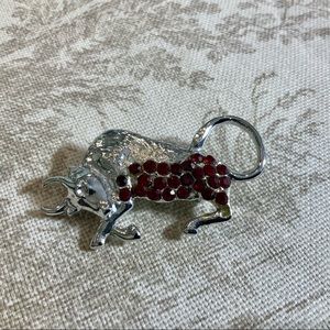 RHINESTONE TAURUS THE BULL ZODIAC BROOCH VINTAGE 1970s